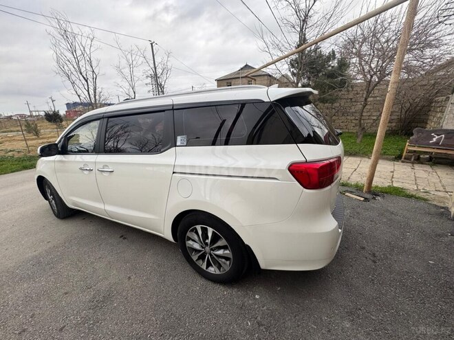 Kia Carnival-8