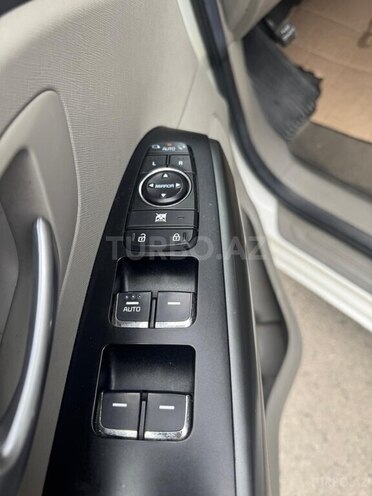 Kia Carnival-13