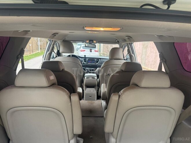 Kia Carnival-17