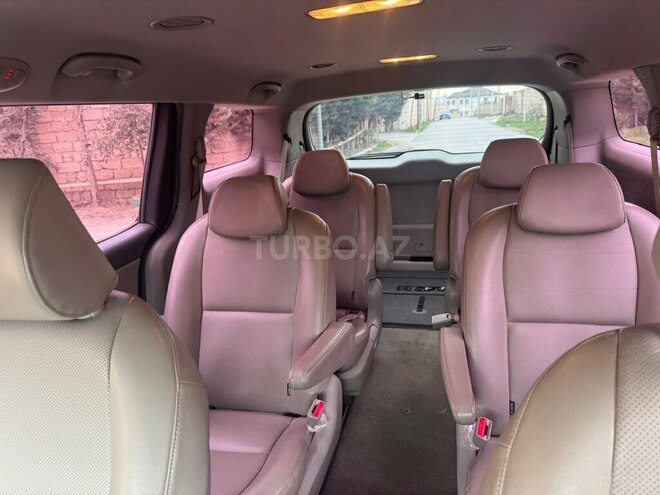 Kia Carnival-16