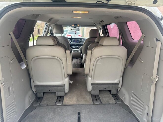 Kia Carnival-20
