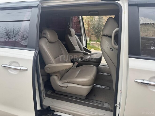 Kia Carnival-18