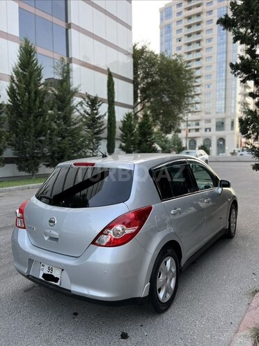 Nissan Tiida-9