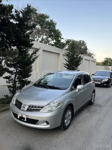 Nissan Tiida-12