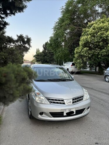 Nissan Tiida-10