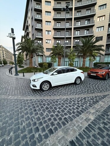 Hyundai Accent-4