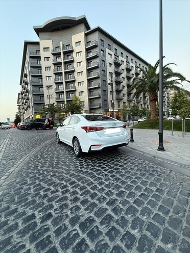 Hyundai Accent-9