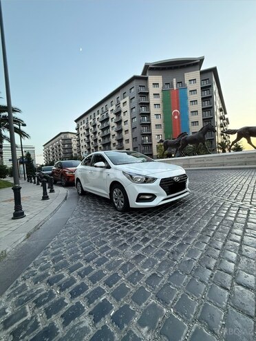 Hyundai Accent-5