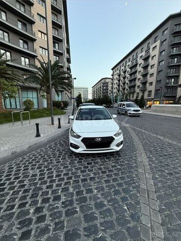 Hyundai Accent-2