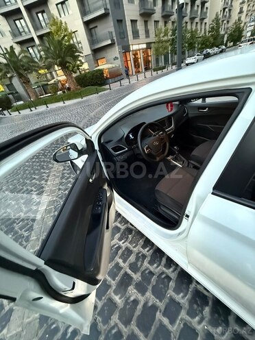 Hyundai Accent-10
