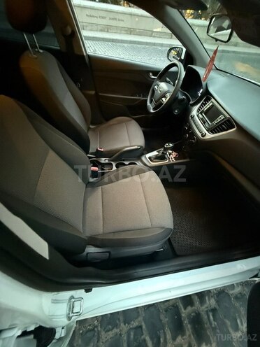 Hyundai Accent-14