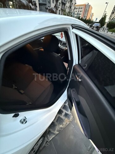 Hyundai Accent-13