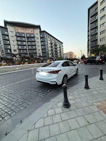 Hyundai Accent-7