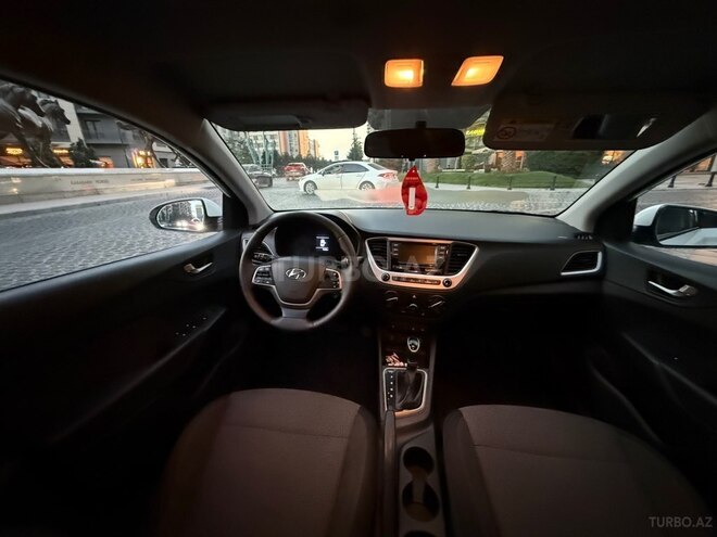 Hyundai Accent-16