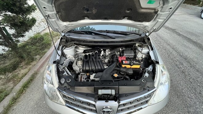Nissan Tiida-11