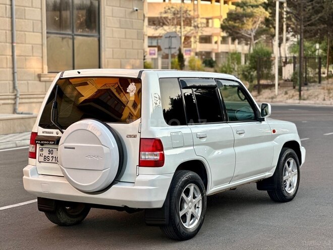 Mitsubishi Pajero io-13