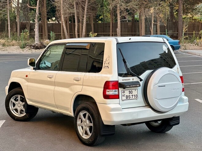 Mitsubishi Pajero io-11