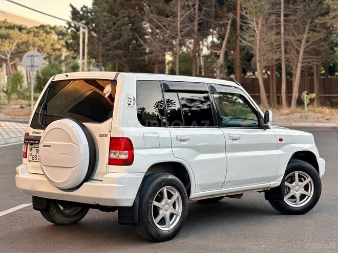 Mitsubishi Pajero io-14
