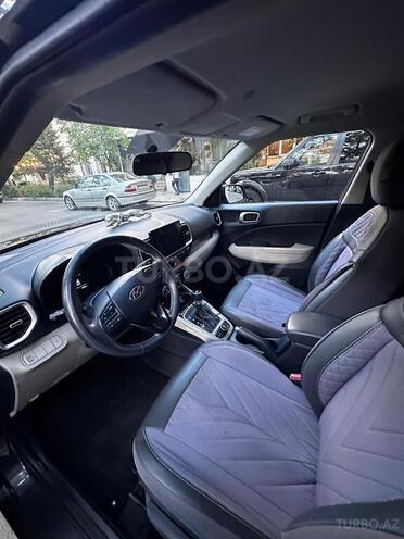 Hyundai Venue-6