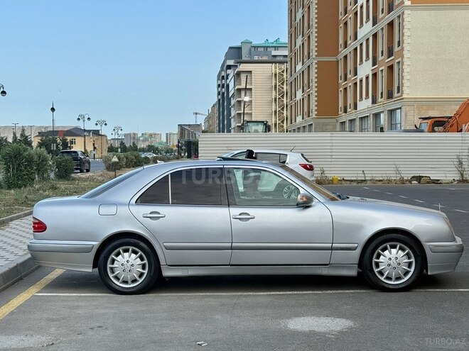Mercedes E 280-10