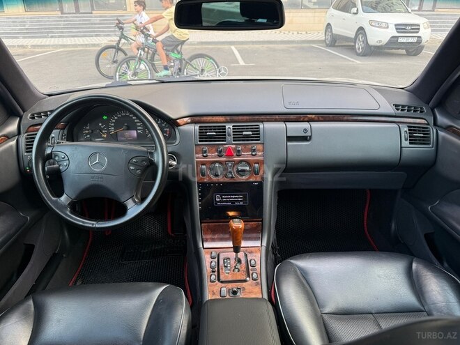Mercedes E 280-13