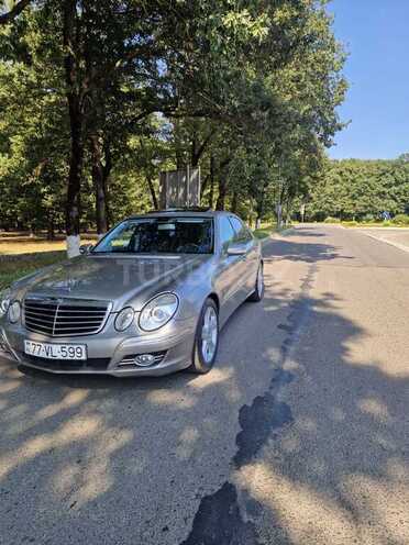 Mercedes E 220-11