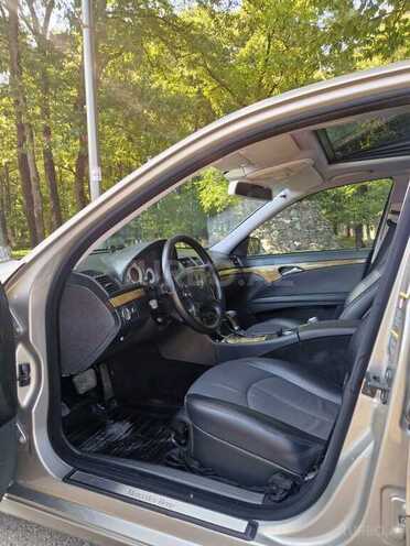 Mercedes E 220-12
