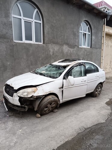 Hyundai Accent-2