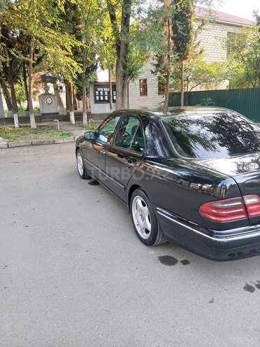 Mercedes E 240-10