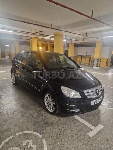 Mercedes B 180-2