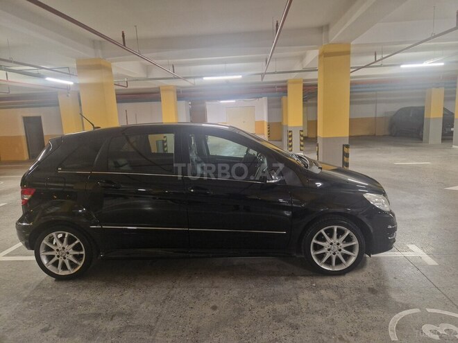 Mercedes B 180-4