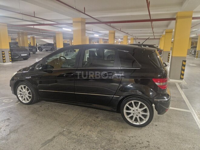 Mercedes B 180-6