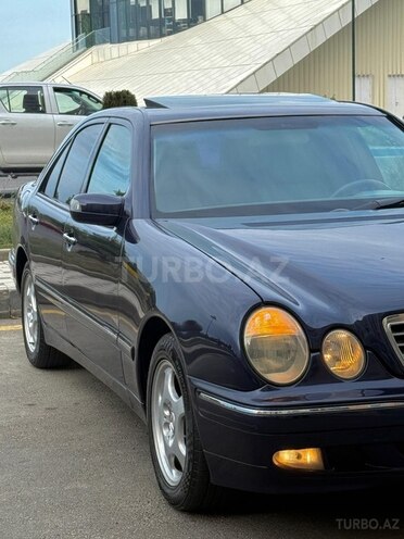 Mercedes E 270-4