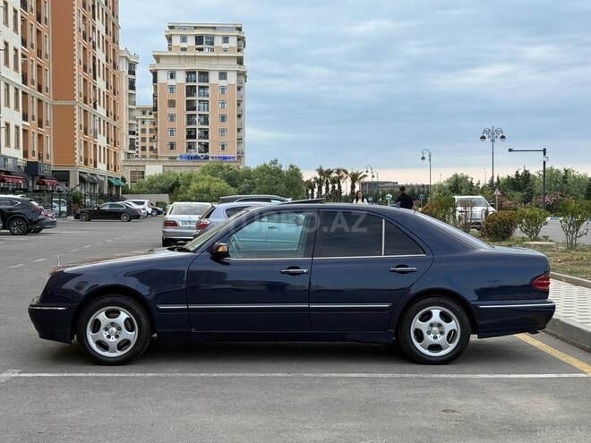 Mercedes E 270-7