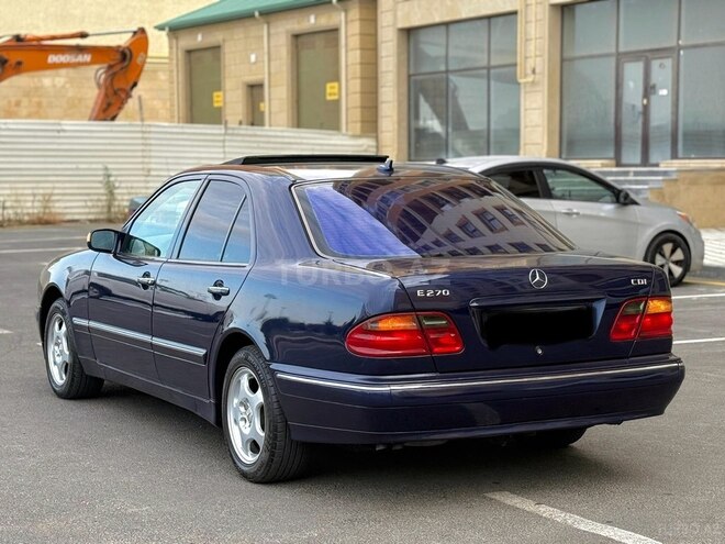 Mercedes E 270-13