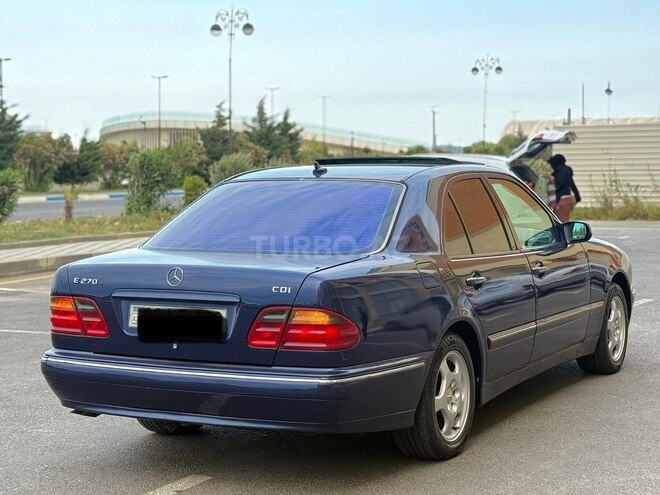 Mercedes E 270-12