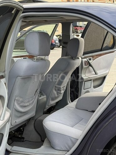 Mercedes E 270-18