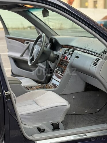 Mercedes E 270-16