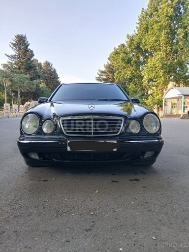 Mercedes E 240-1