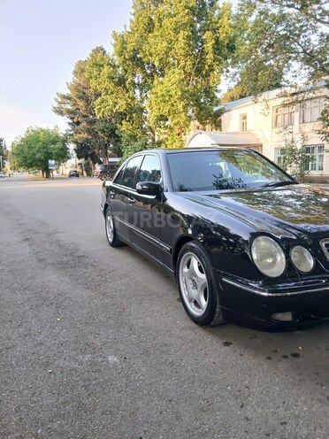 Mercedes E 240-13