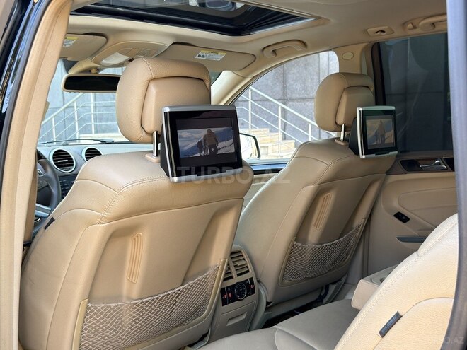 Mercedes GL 550 4MATIC-16