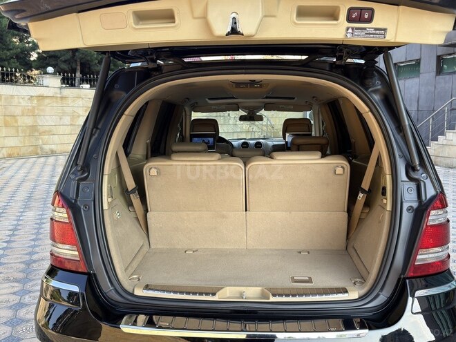Mercedes GL 550 4MATIC-15