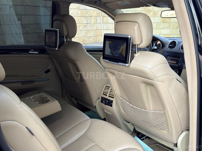 Mercedes GL 550 4MATIC-17