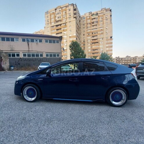 Toyota Prius-4