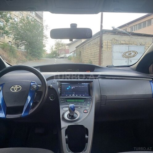 Toyota Prius-10