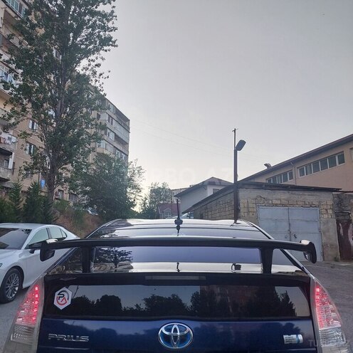 Toyota Prius-5