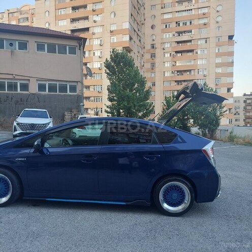 Toyota Prius-12