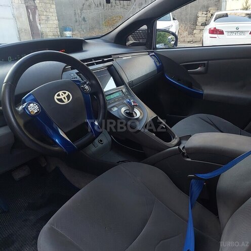 Toyota Prius-2