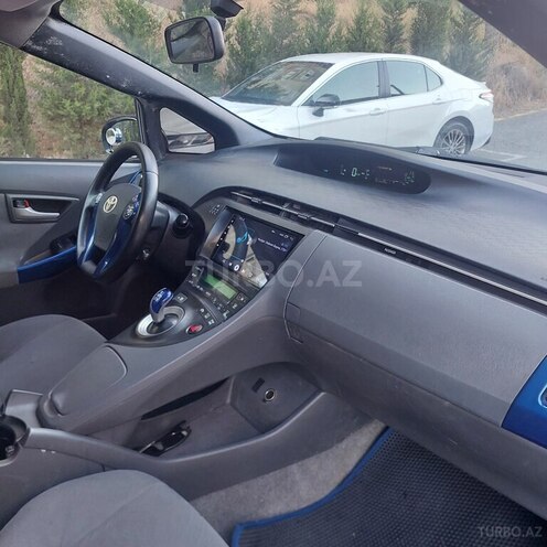 Toyota Prius-13