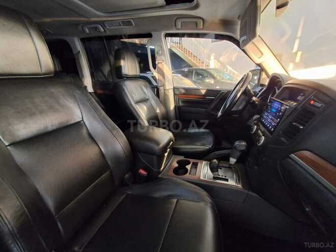 Mitsubishi Pajero-8